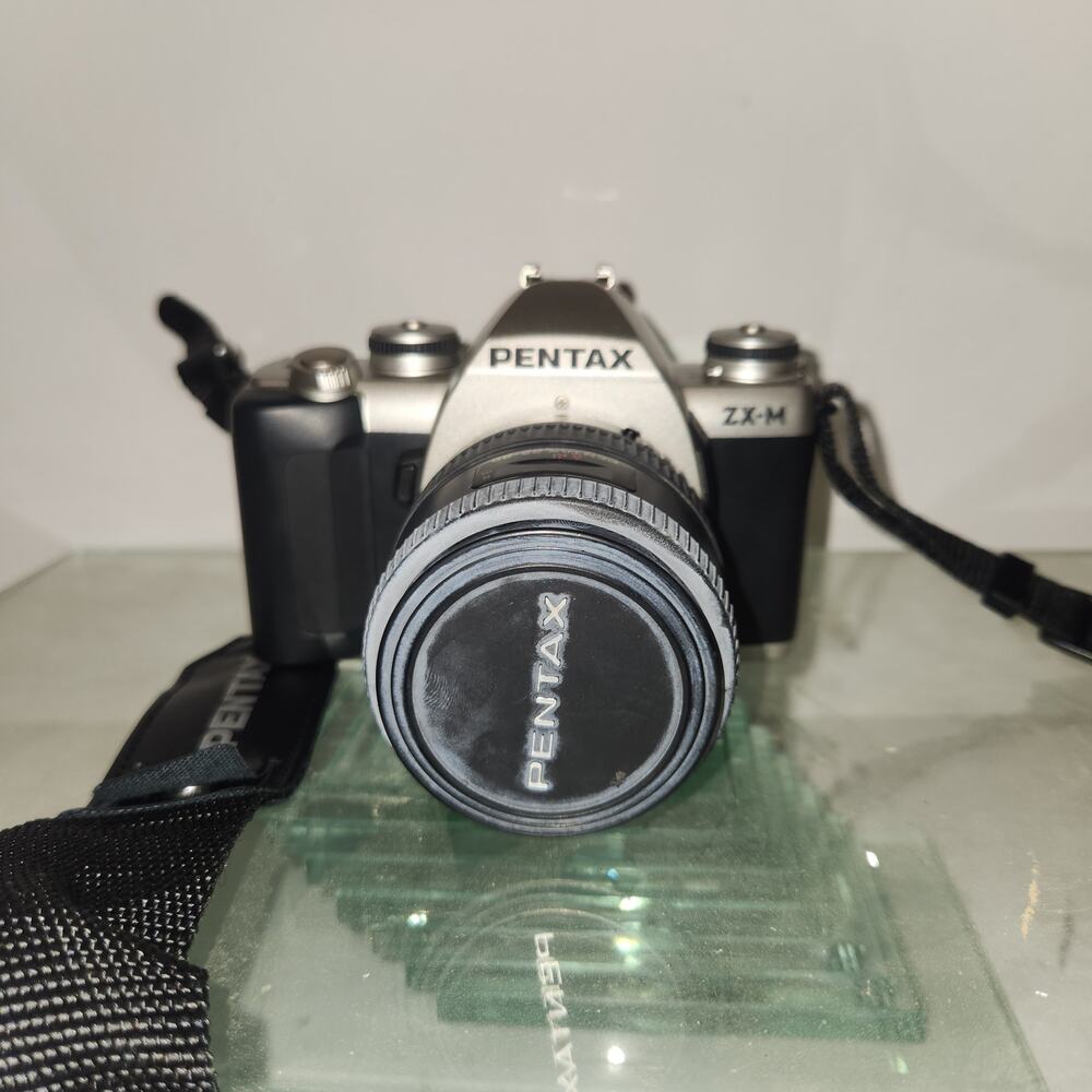 Vintage Pentax 35mm ZXM Camera with SMC 1:4-5.6 35-80mm lens case